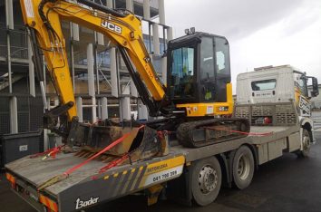 Bader prevozi bagerjev